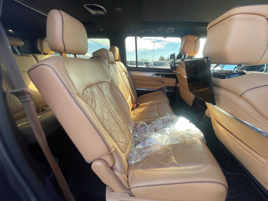 Used 2023 Jeep Grand Wagoneer L Series III w/ Rear Seat Video Group 1 AWD/4WD image 27