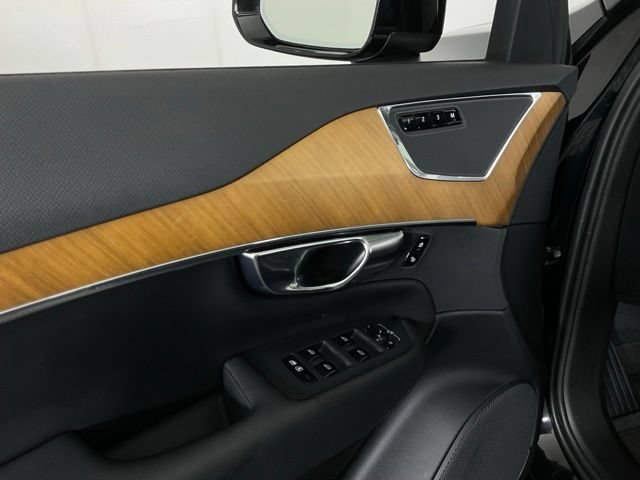 Certified 2025 Volvo XC90 B5 Plus w/ Protection Package AWD/4WD image 28