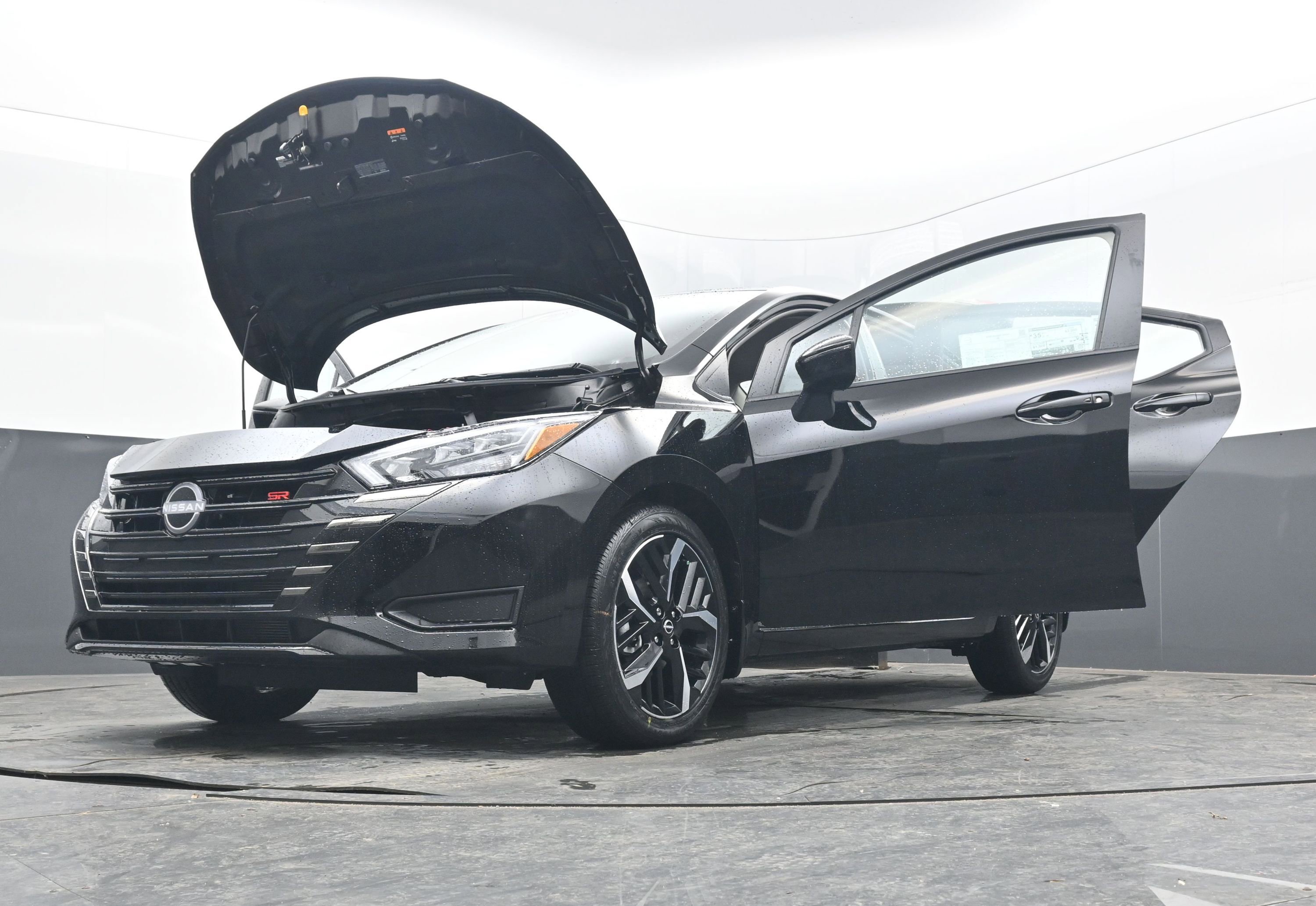 New 2025 Nissan Versa SR image 40