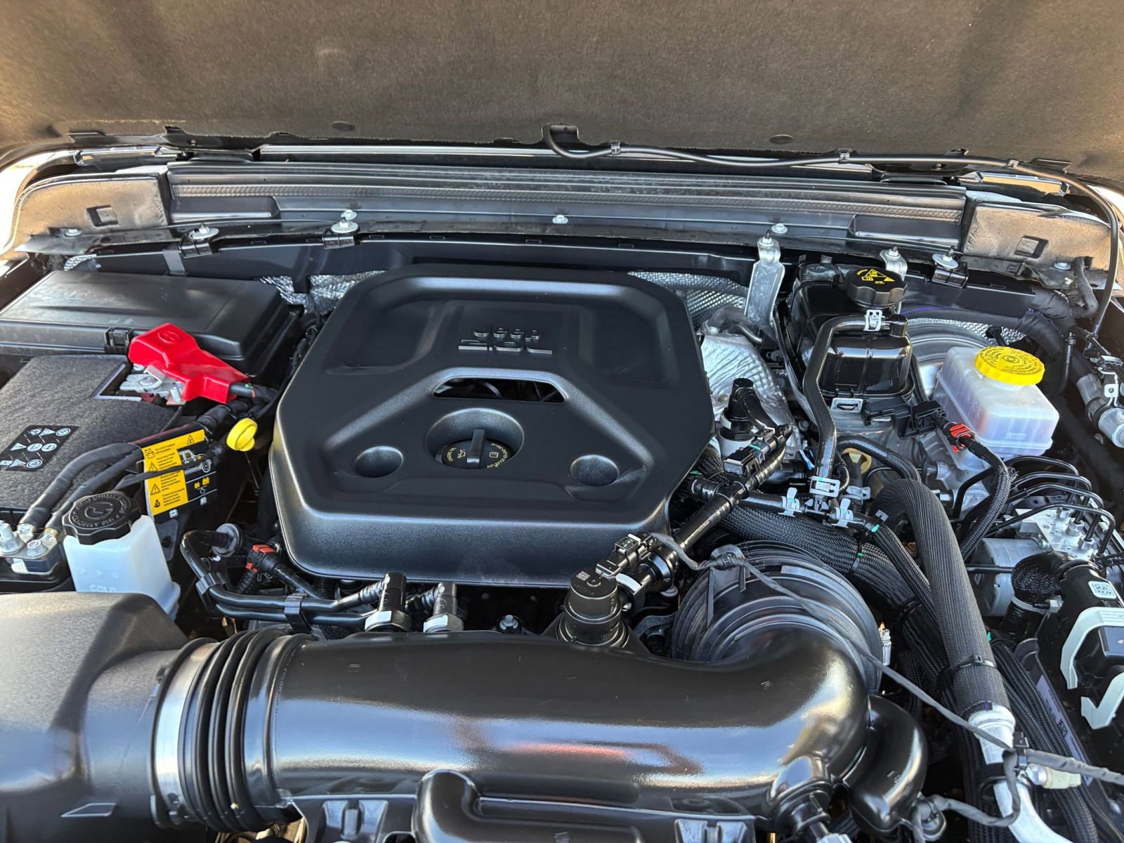 Used 2025 Jeep Wrangler Sahara image 30