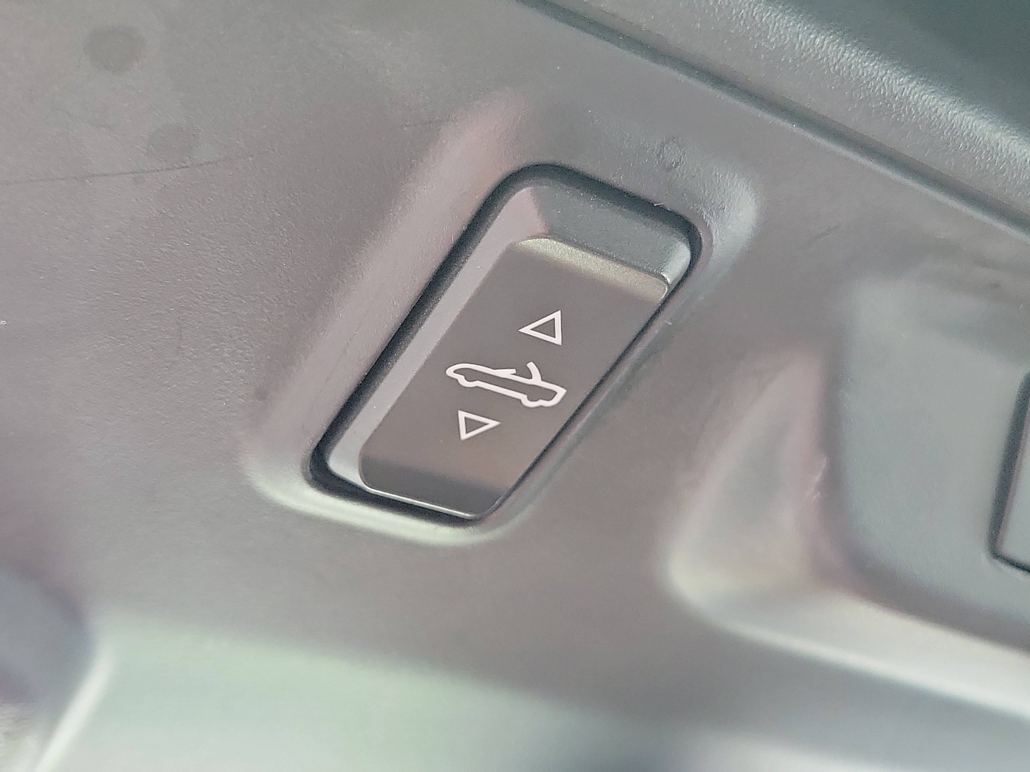 Used 2023 Chevrolet Camaro LT RWD image 28