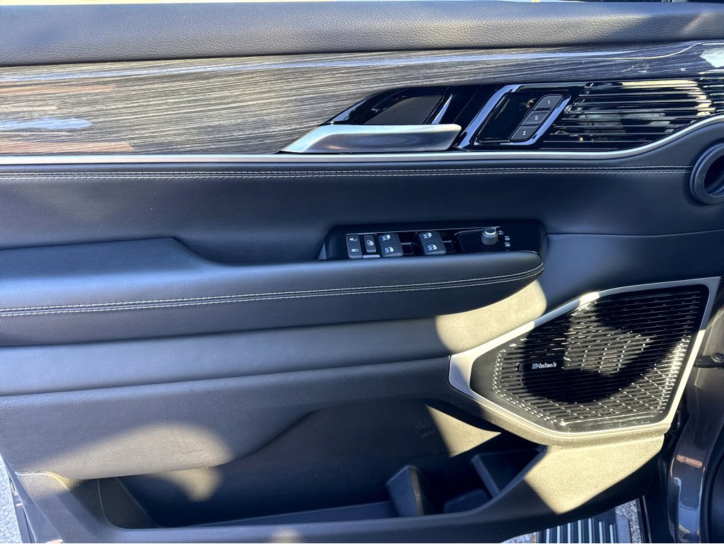 Used 2022 Jeep Wagoneer Series III w/ Premium Group I image 13