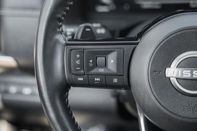 Used 2024 Nissan Pathfinder Platinum w/ Black Appearance Package image 33