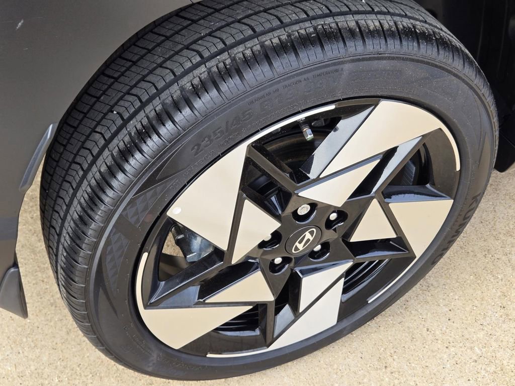 Used 2025 Hyundai Kona Limited image 8