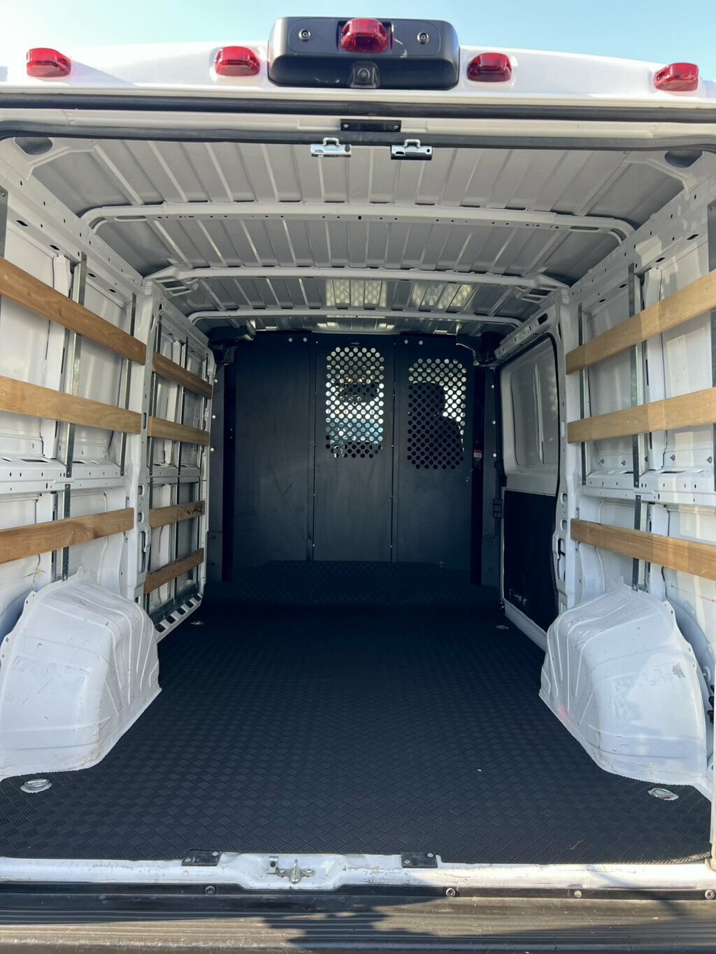 Used 2025 RAM ProMaster 2500 w/ U-Haul Equipment Group FWD image 8