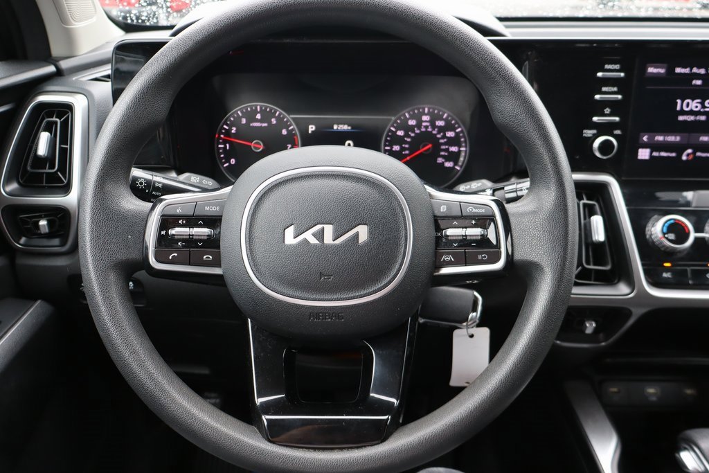 Used 2022 Kia Sorento LX image 5