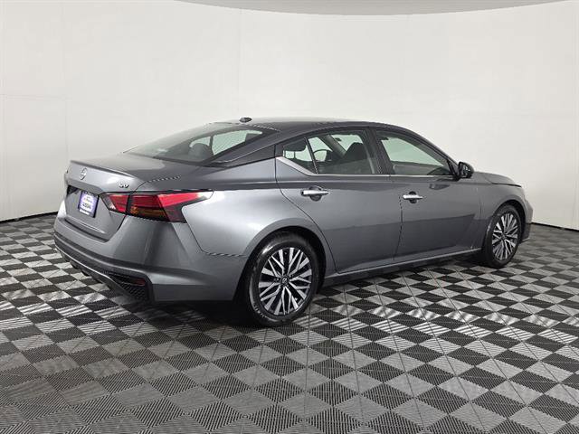 Used 2024 Nissan Altima 2.5 SV FWD image 3