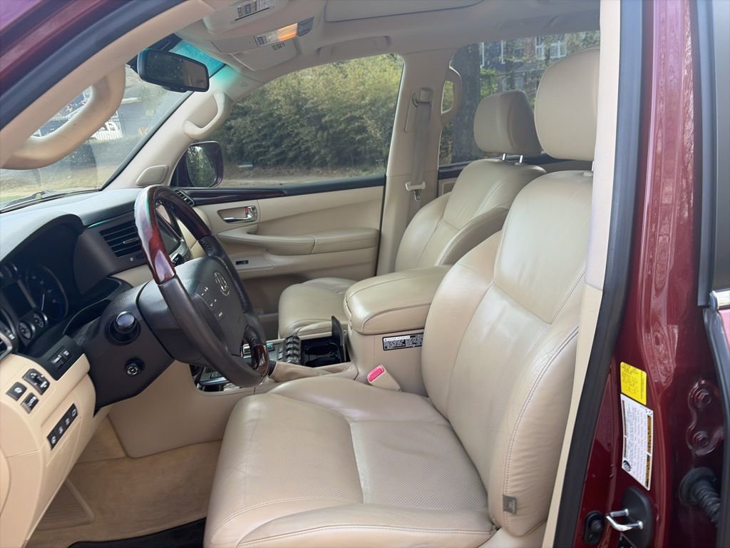 Used 2011 Lexus LX 570 4WD w/ Luxury Pkg image 10
