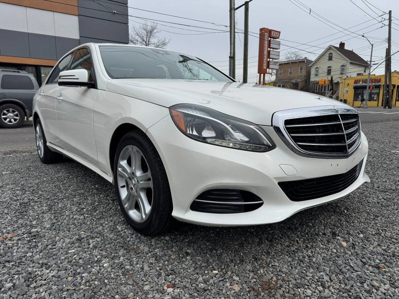 Used 2014 Mercedes-Benz E 350 E 350 Luxury 4MATIC AWD 4dr Se image 3