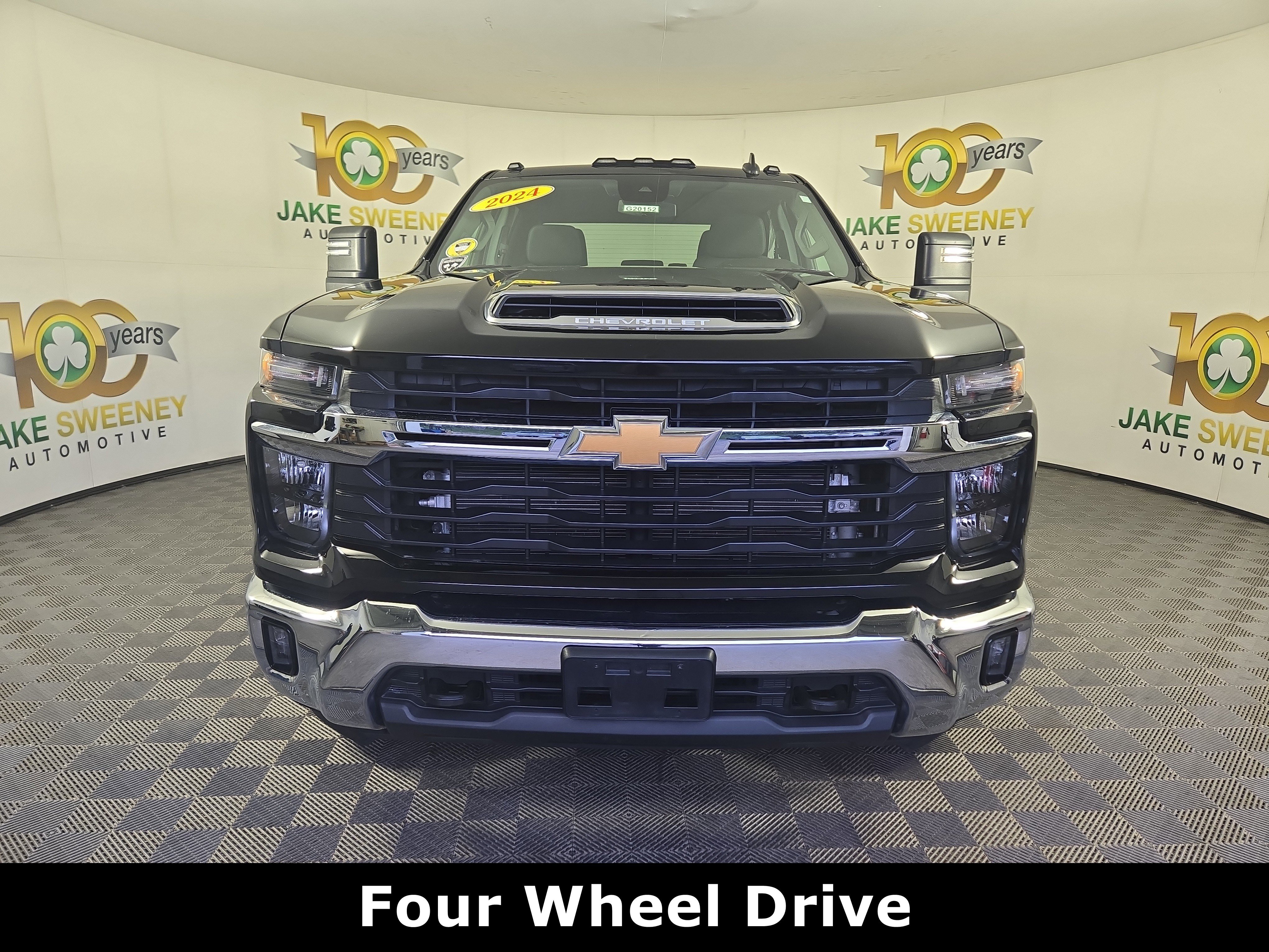 Certified 2024 Chevrolet Silverado 3500 LT w/ Convenience Package image 2