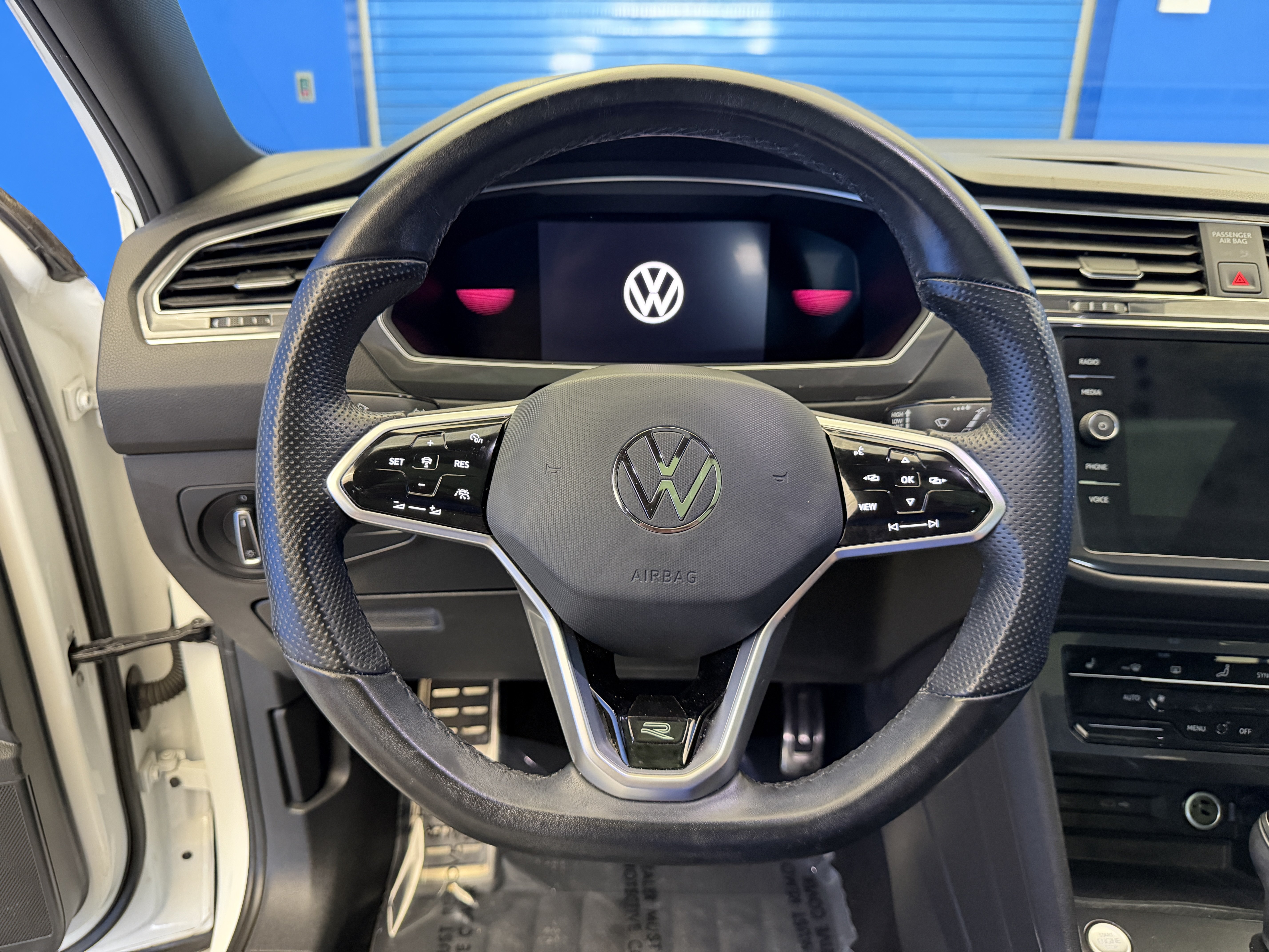 Used 2022 Volkswagen Tiguan SE R-Line AWD/4WD image 14