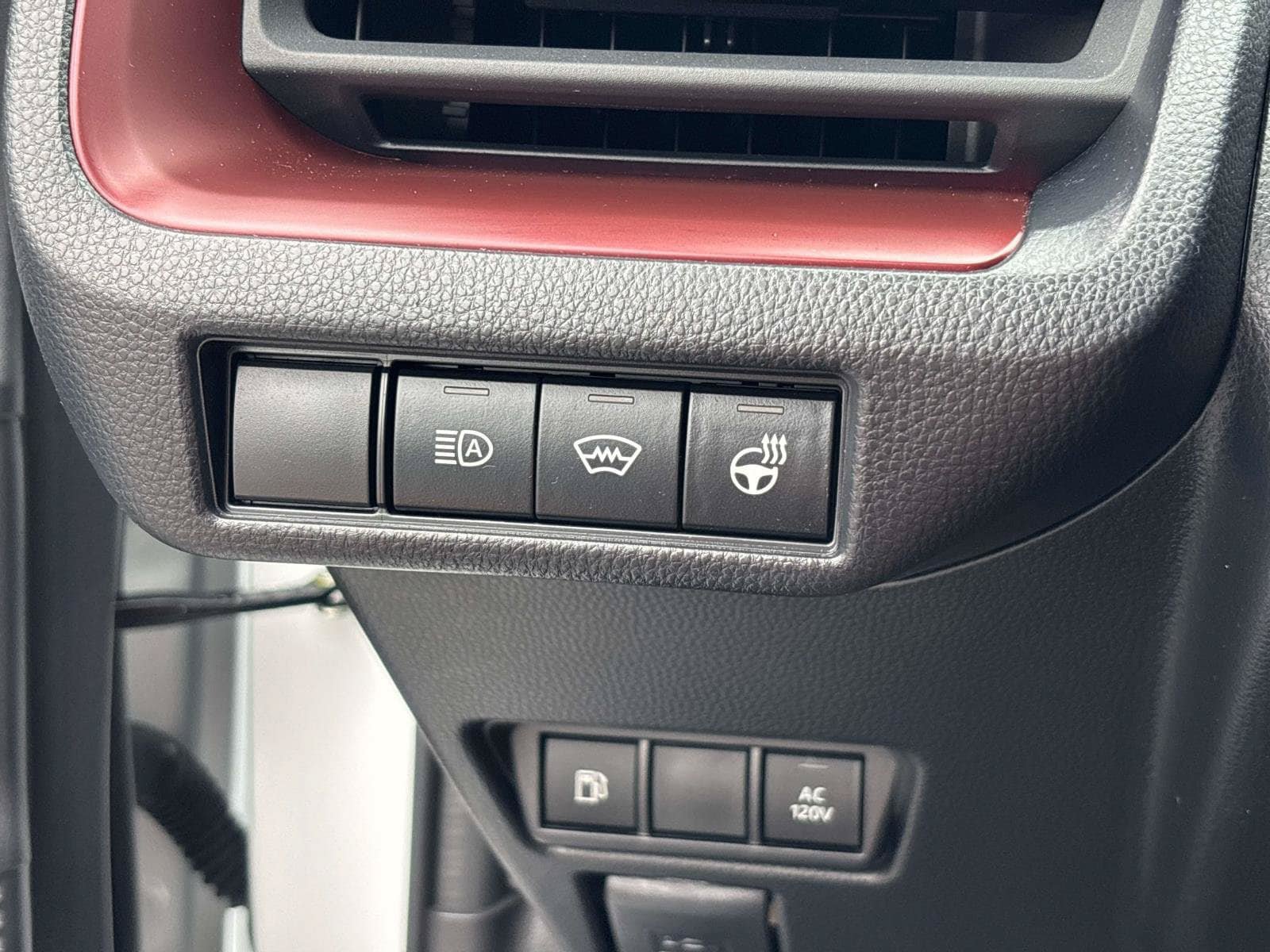 New 2025 Toyota Prius Plug-In Hybrid FWD image 9
