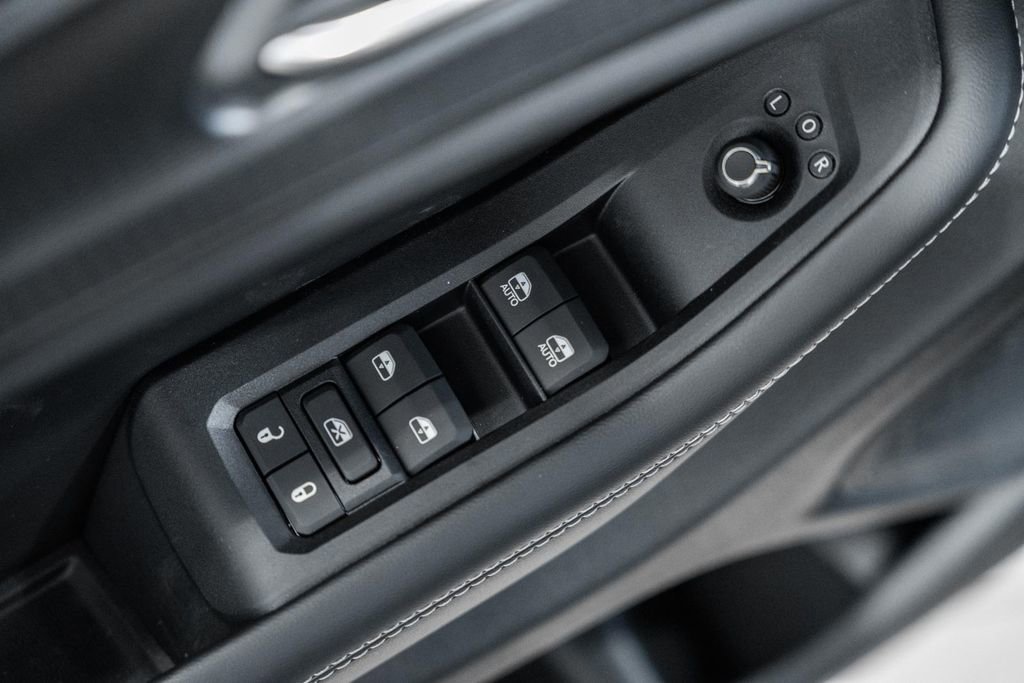 New 2025 Jeep Grand Cherokee Altitude image 37