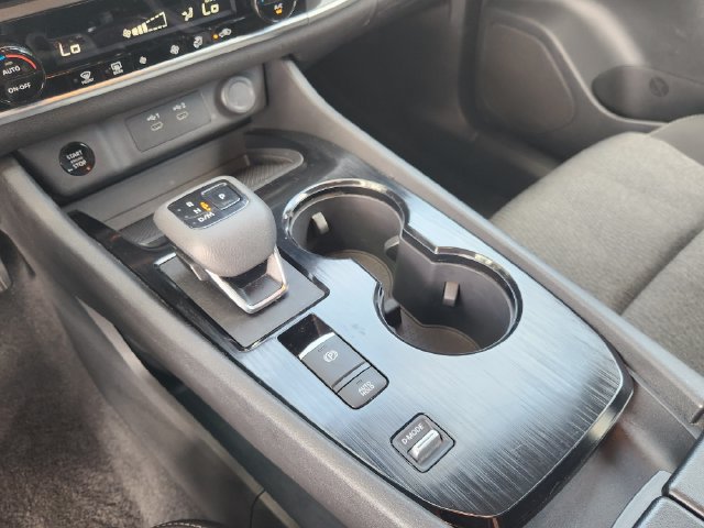 Used 2025 Nissan Rogue SV FWD image 19