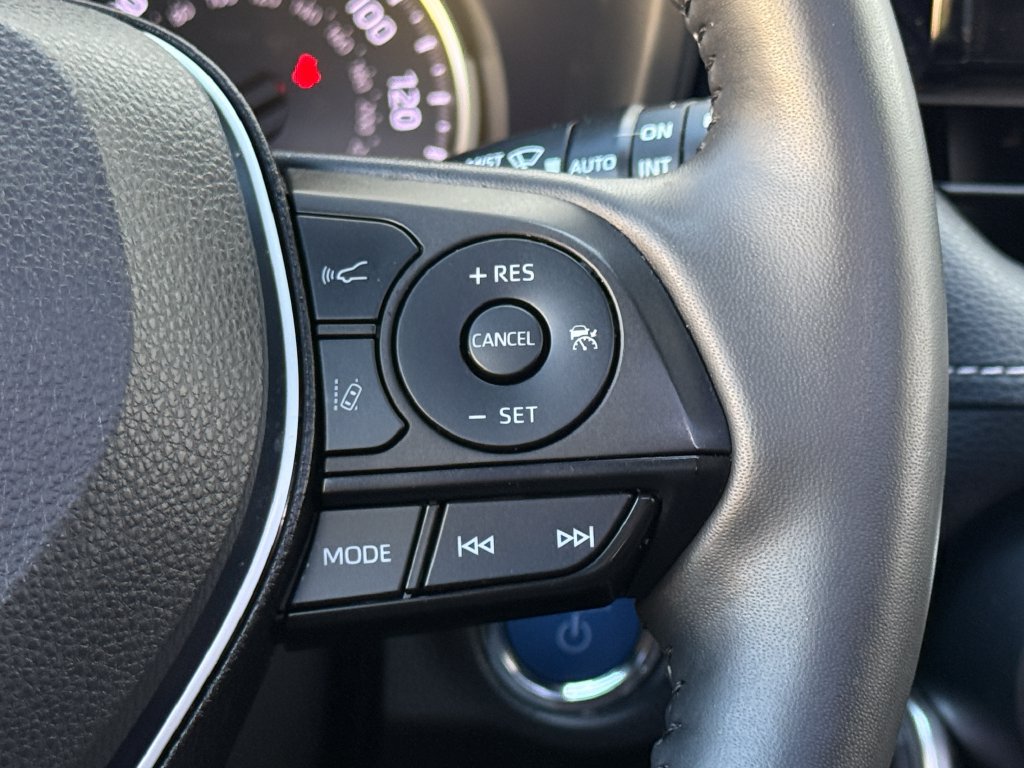 Used 2022 Toyota RAV4 XLE Premium AWD/4WD image 29