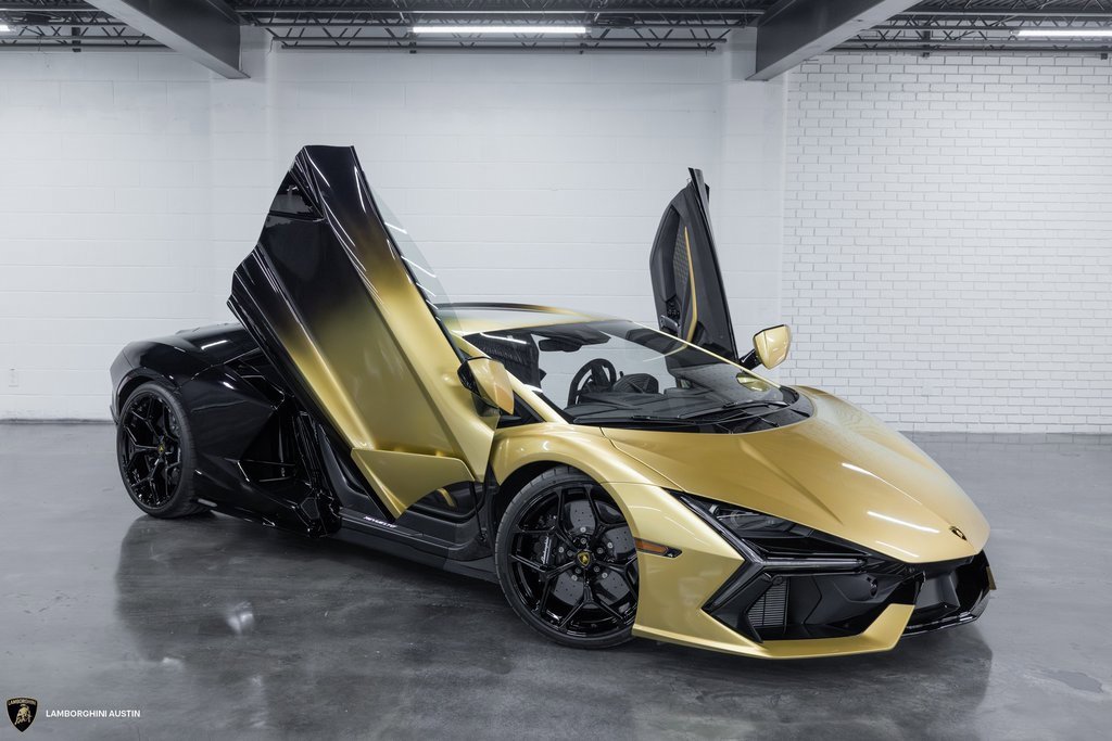 Used 2025 Lamborghini Revuelto image 2