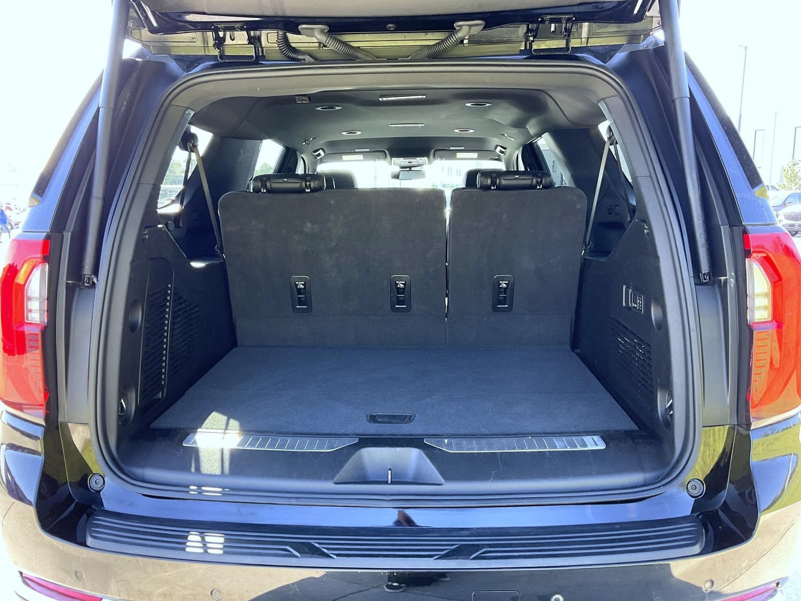 Used 2025 GMC Yukon XL Denali AWD/4WD image 23
