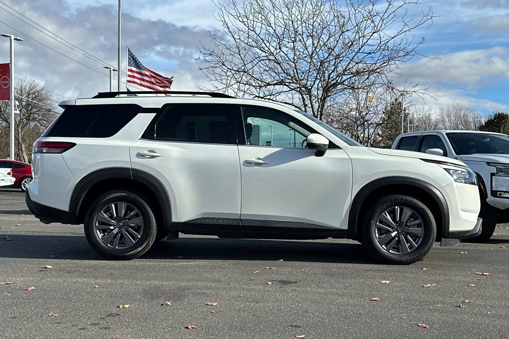 Used 2024 Nissan Pathfinder SV AWD/4WD image 3