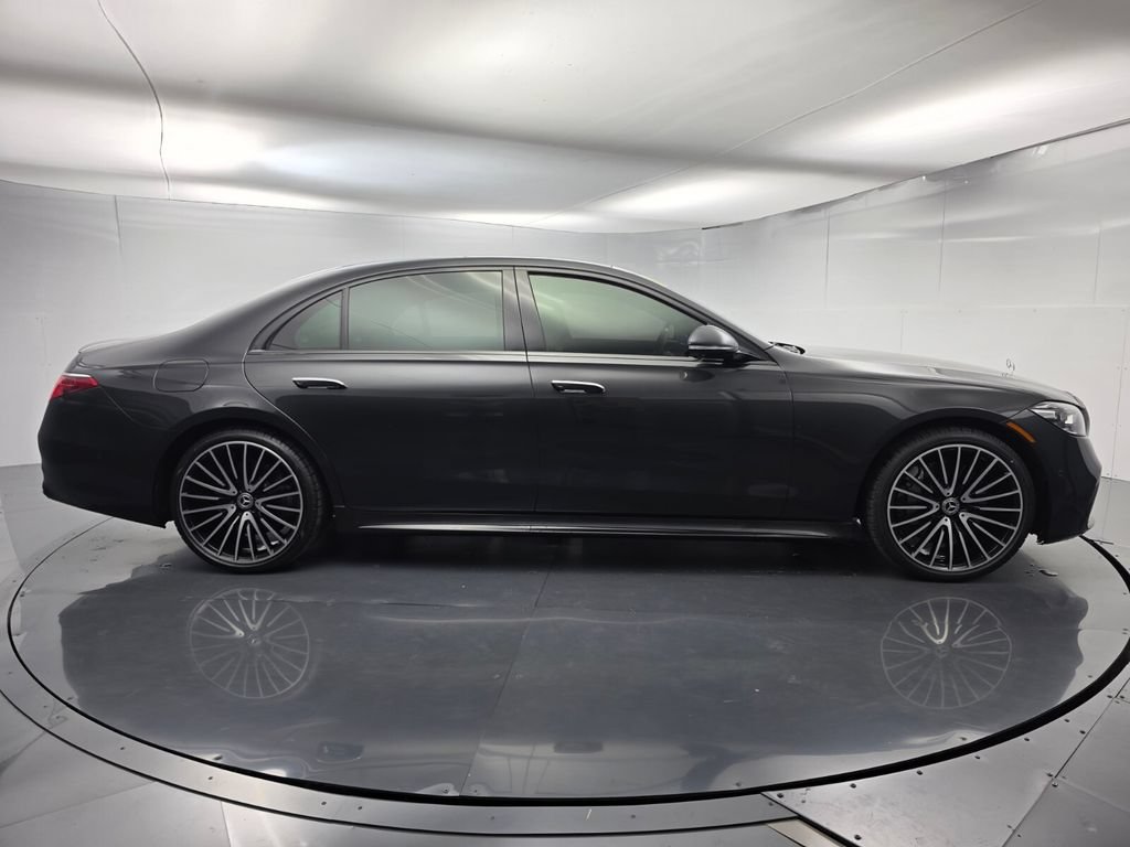 Used 2022 Mercedes-Benz S 580 4MATIC Sedan image 3