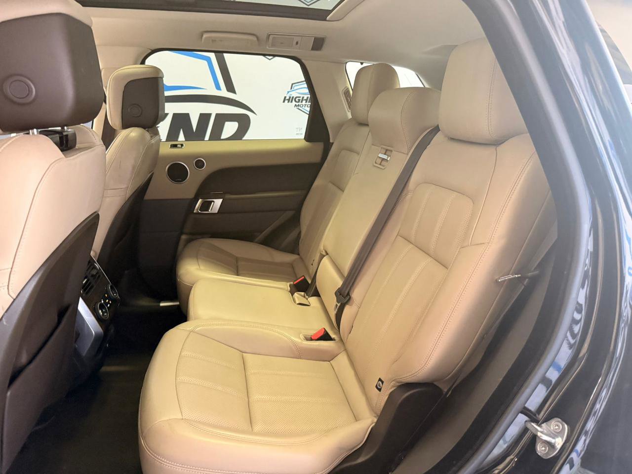 Used 2018 Land Rover Range Rover Sport HSE AWD/4WD image 19