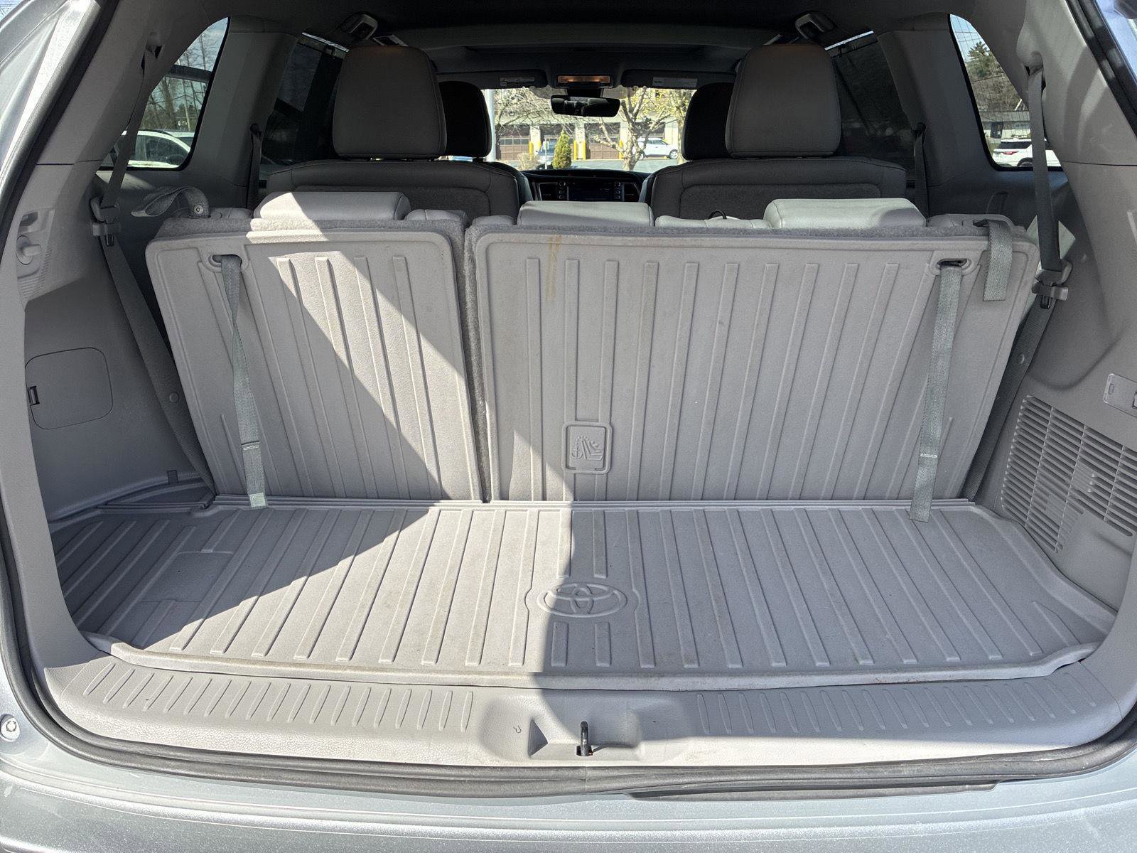 Used 2019 Toyota Highlander XLE AWD/4WD image 12