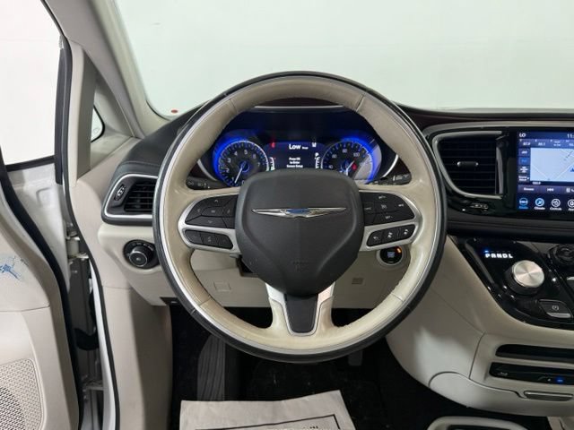 Used 2019 Chrysler Pacifica Limited w/ Advanced Safetytec Group FWD image 30