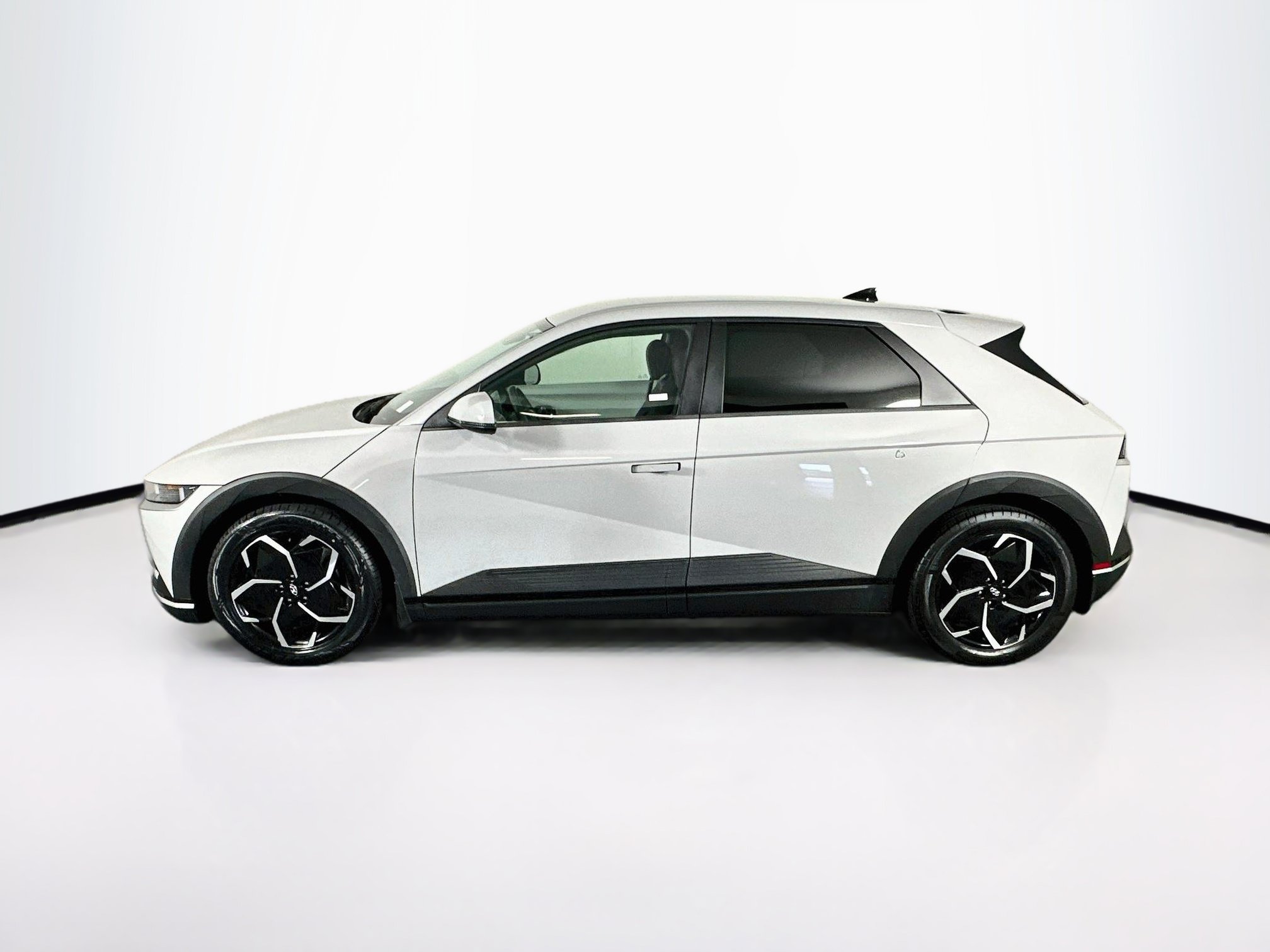 Used 2023 Hyundai Ioniq 5 SE RWD image 4