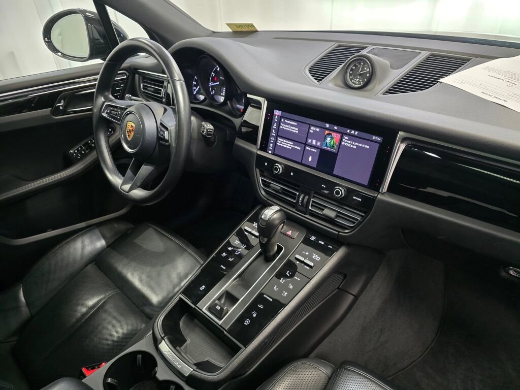 Certified 2024 Porsche Macan image 23