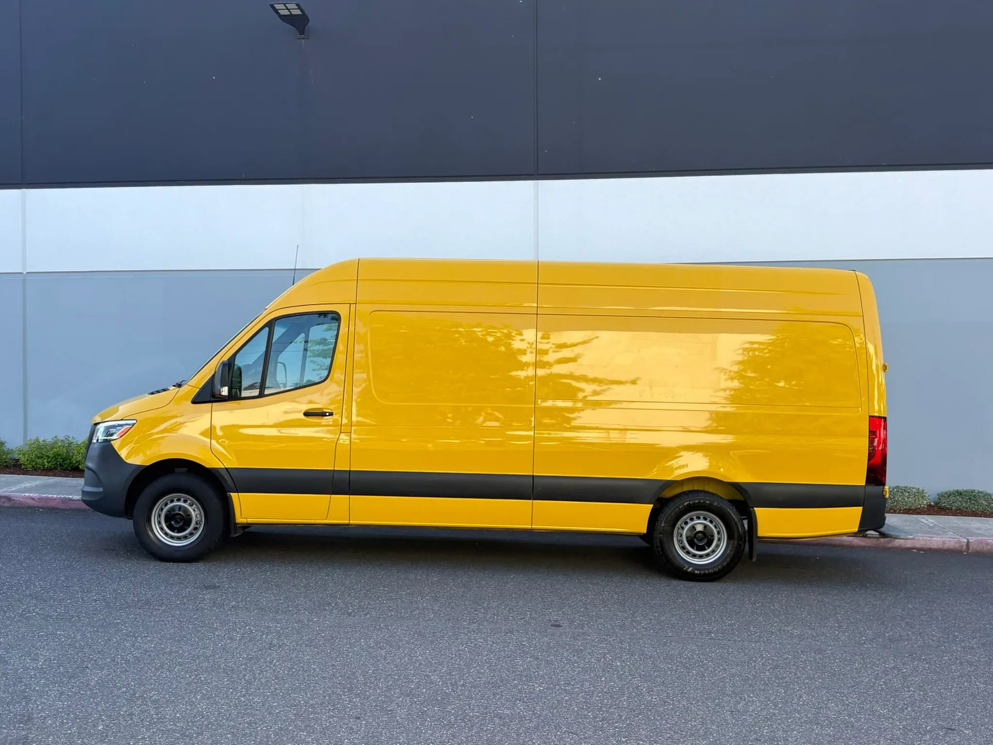 Used 2021 Mercedes-Benz Sprinter 2500 image 3