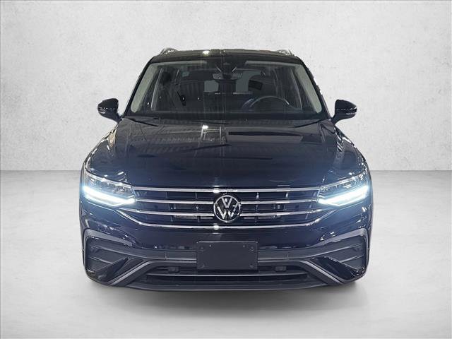Used 2024 Volkswagen Tiguan SE image 2