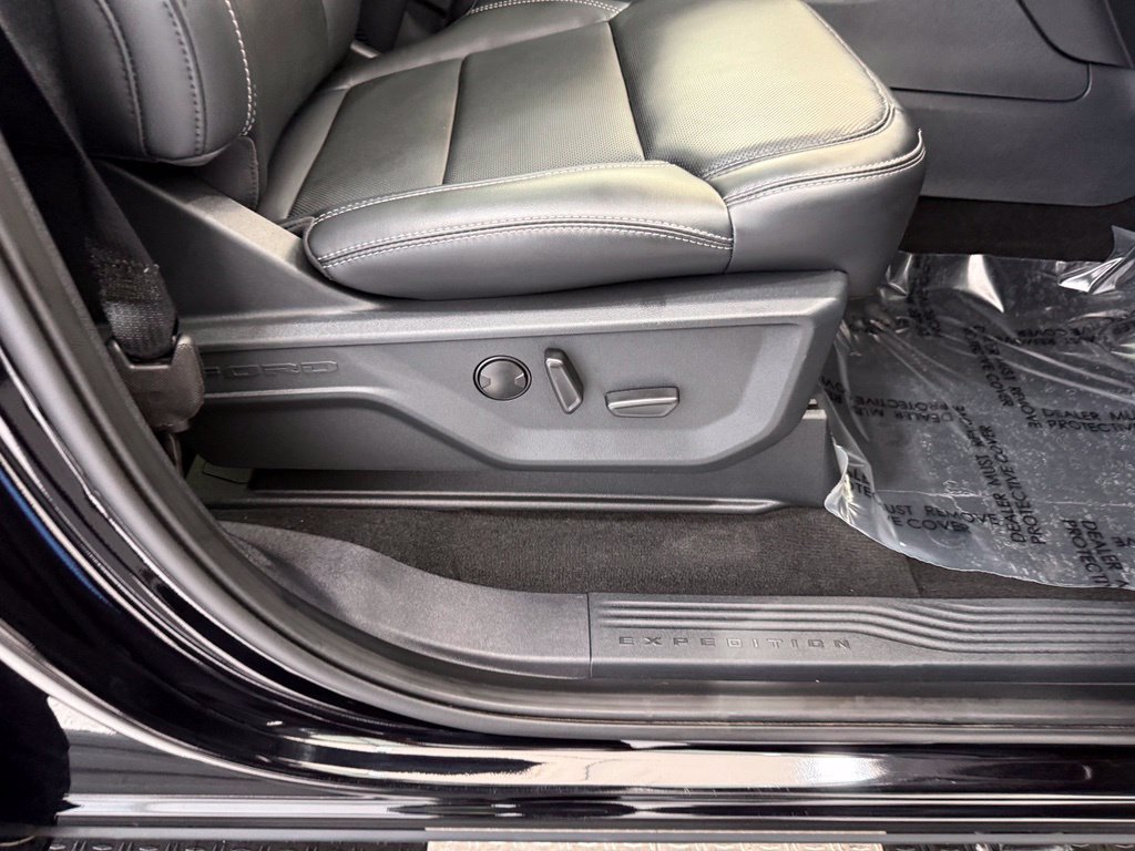 Certified 2025 Ford Expedition Max Platinum w/ Stealth Performance Package AWD/4WD image 30
