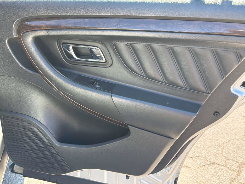 Used 2019 Ford Taurus Limited FWD image 21