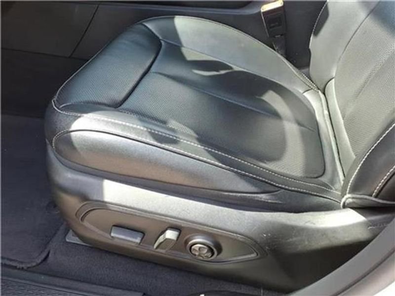 Used 2024 Jeep Grand Cherokee L Limited w/ Luxury Tech Group II image 49