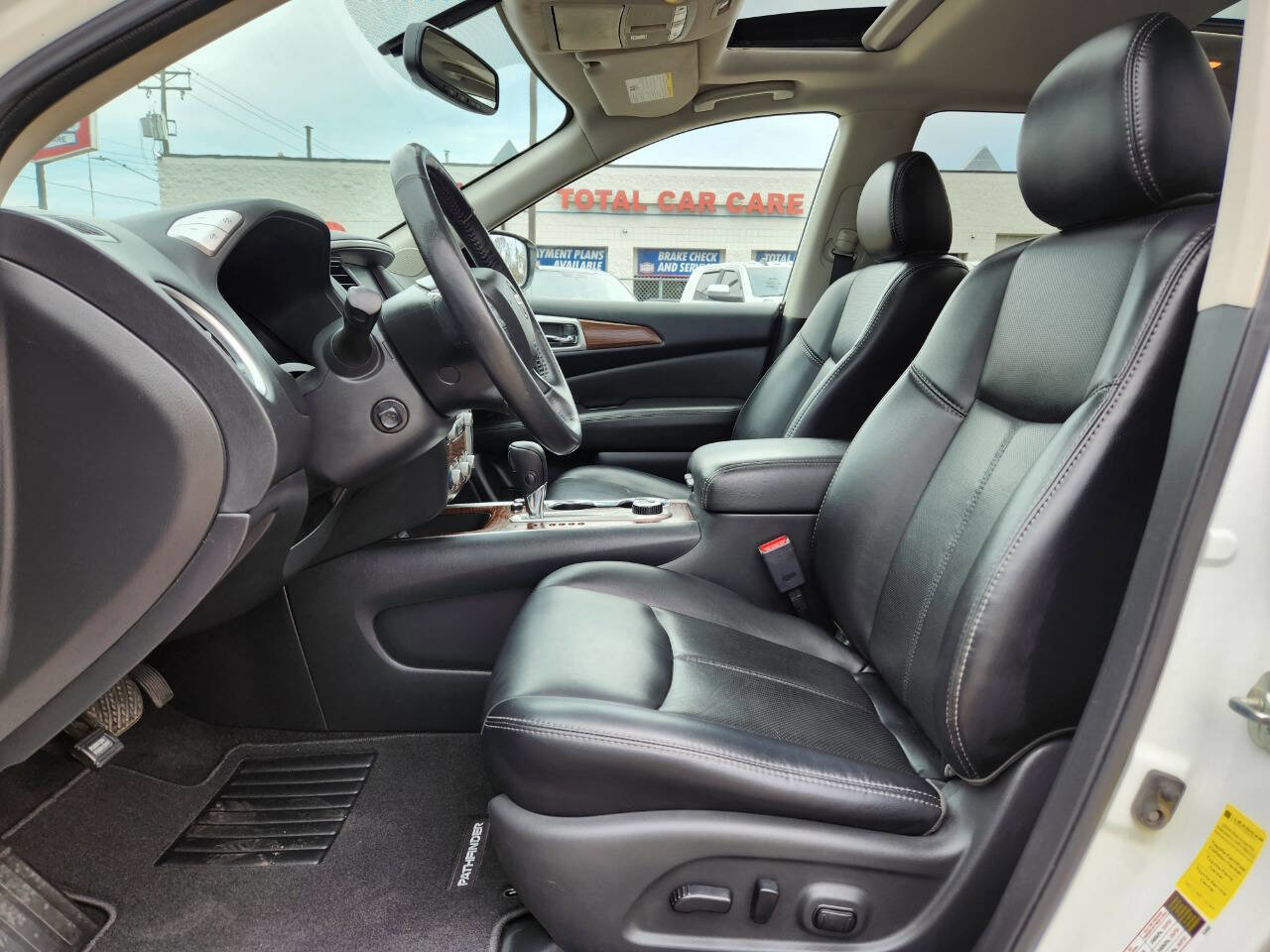 Used 2019 Nissan Pathfinder Platinum AWD/4WD image 12