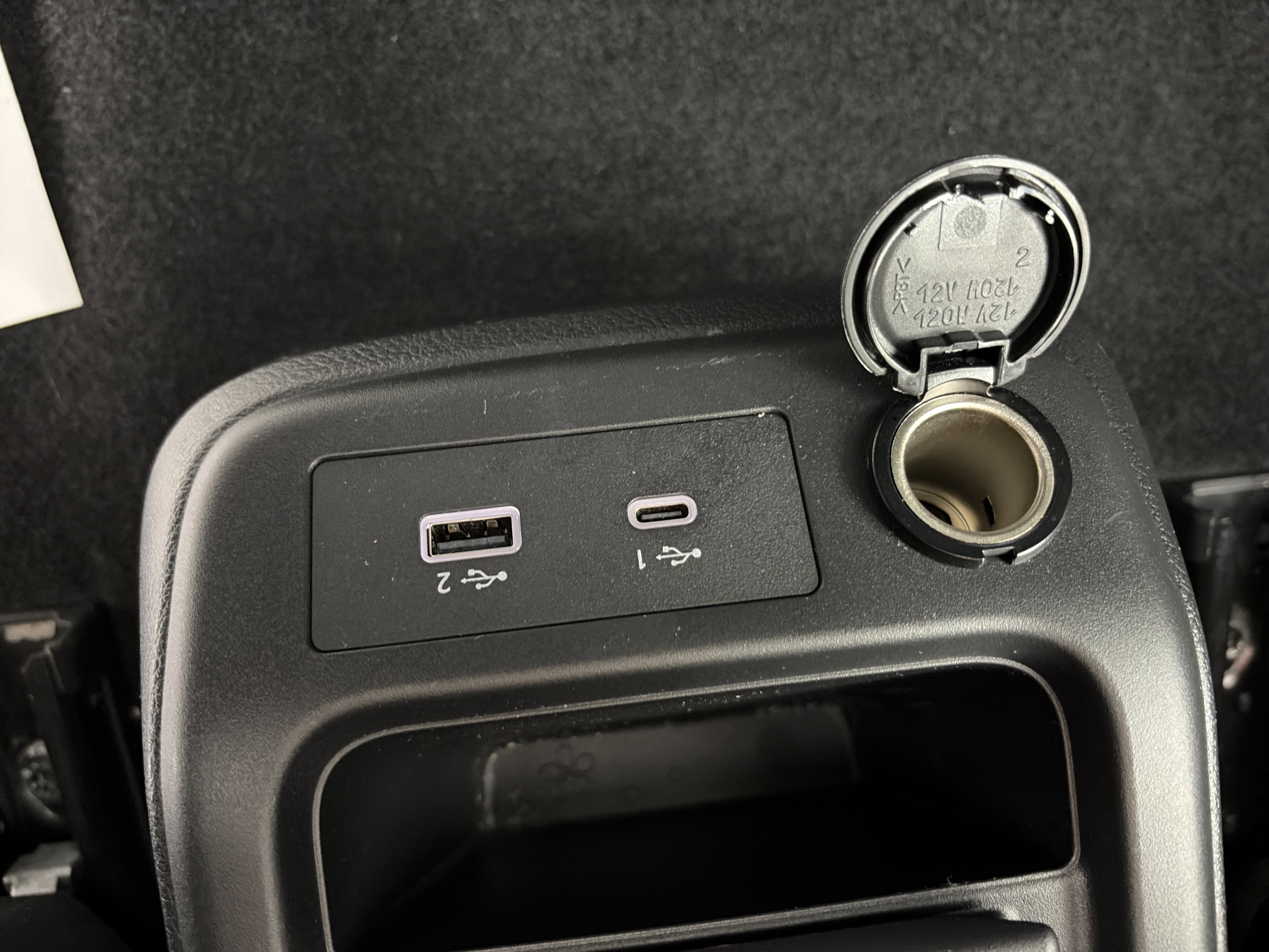 Used 2023 Nissan Ariya AWD image 30