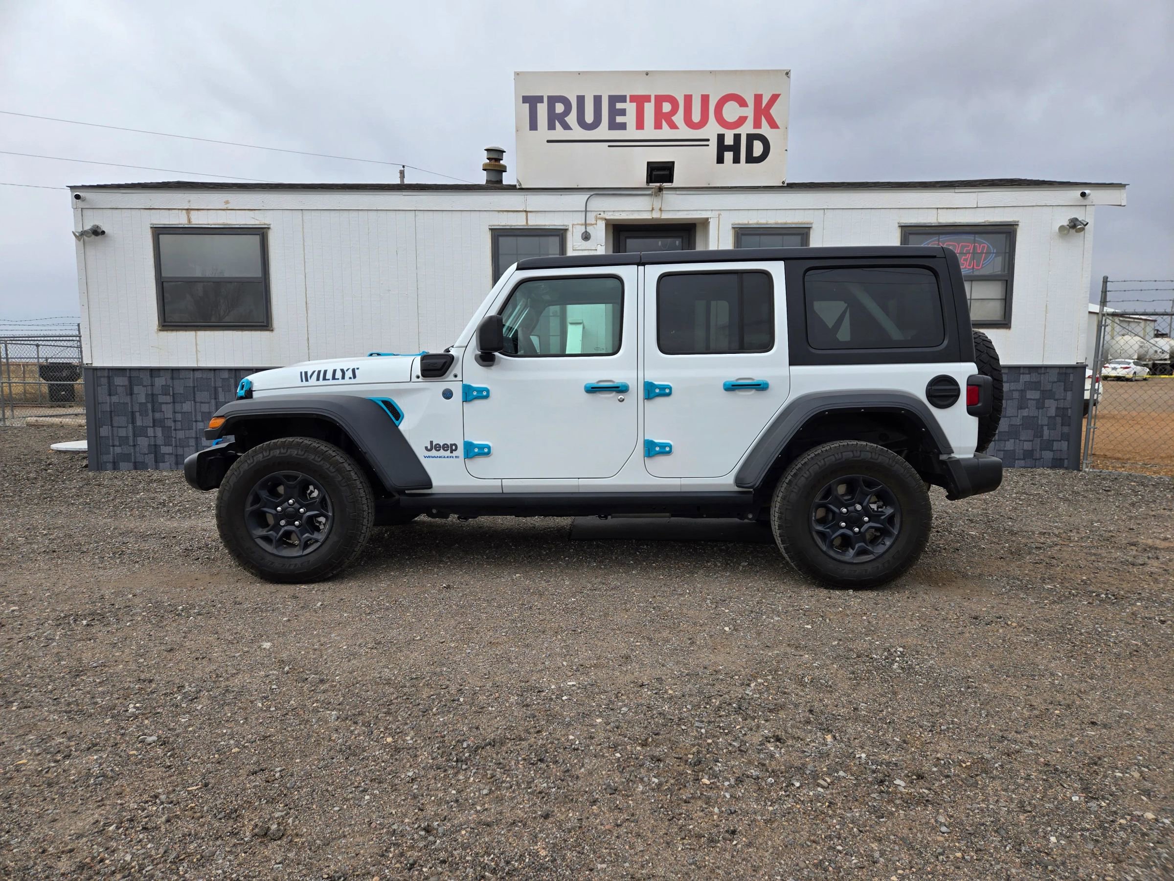 Used 2023 Jeep Wrangler Unlimited w/ Cold Weather Group image 2