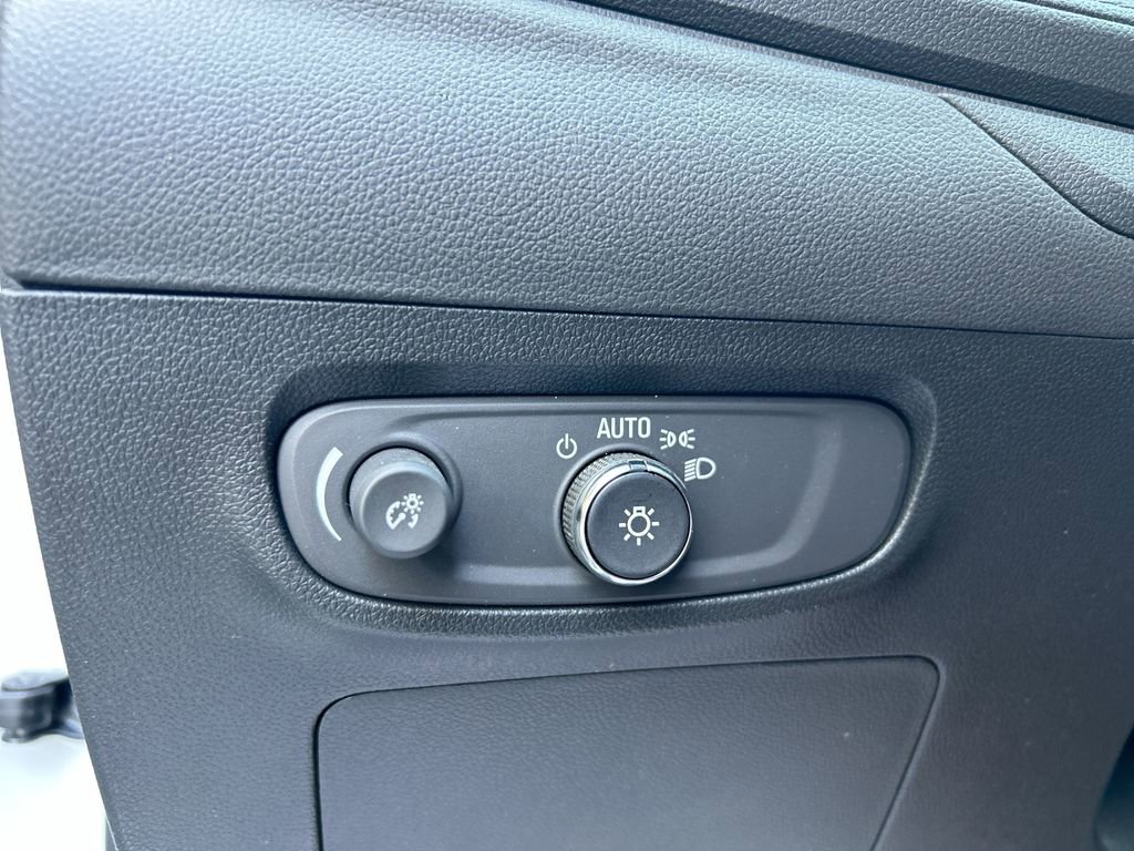 Used 2025 Buick Encore GX Sport Touring w/ Advanced Technology Package AWD/4WD image 16