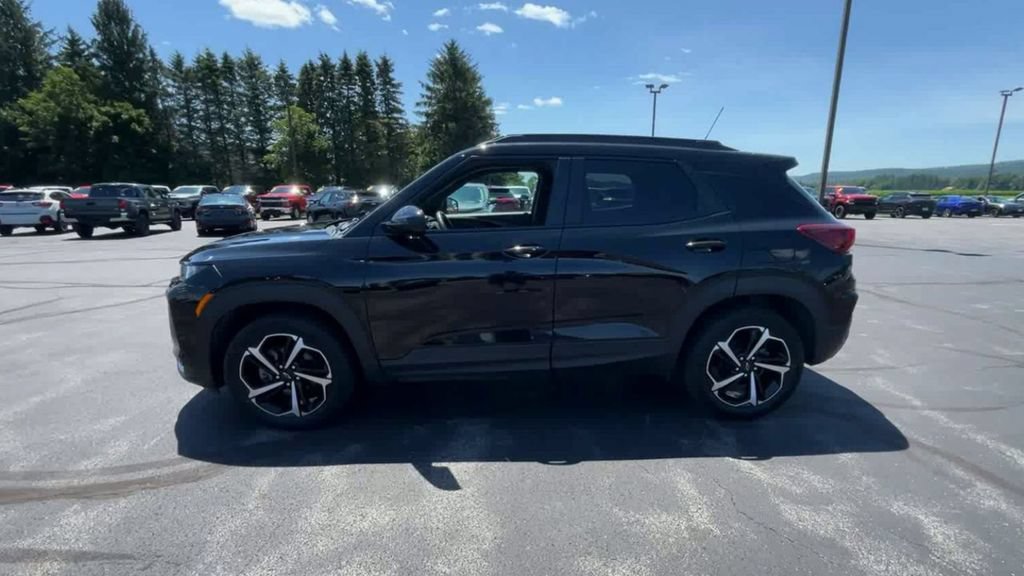 Used 2023 Chevrolet TrailBlazer RS w/ Sun and Liftgate Package AWD/4WD image 5