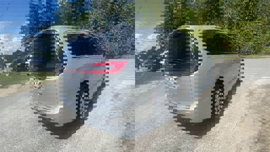 New 2026 Chrysler Pacifica Select image 8
