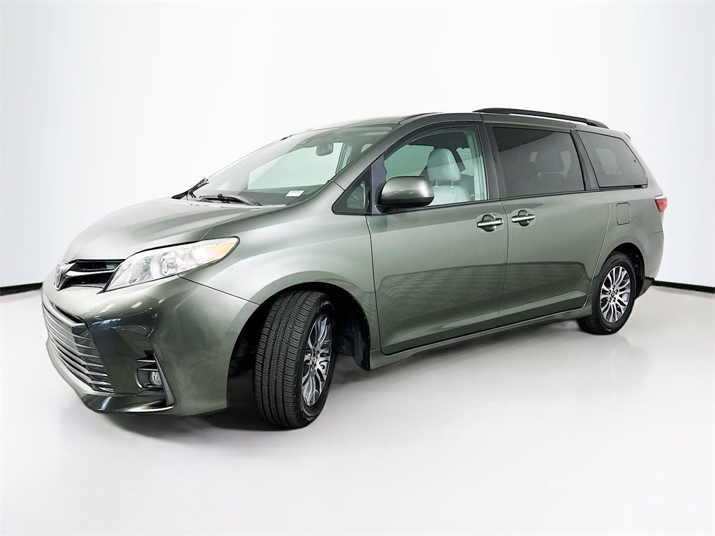 Used 2018 Toyota Sienna XLE video 2