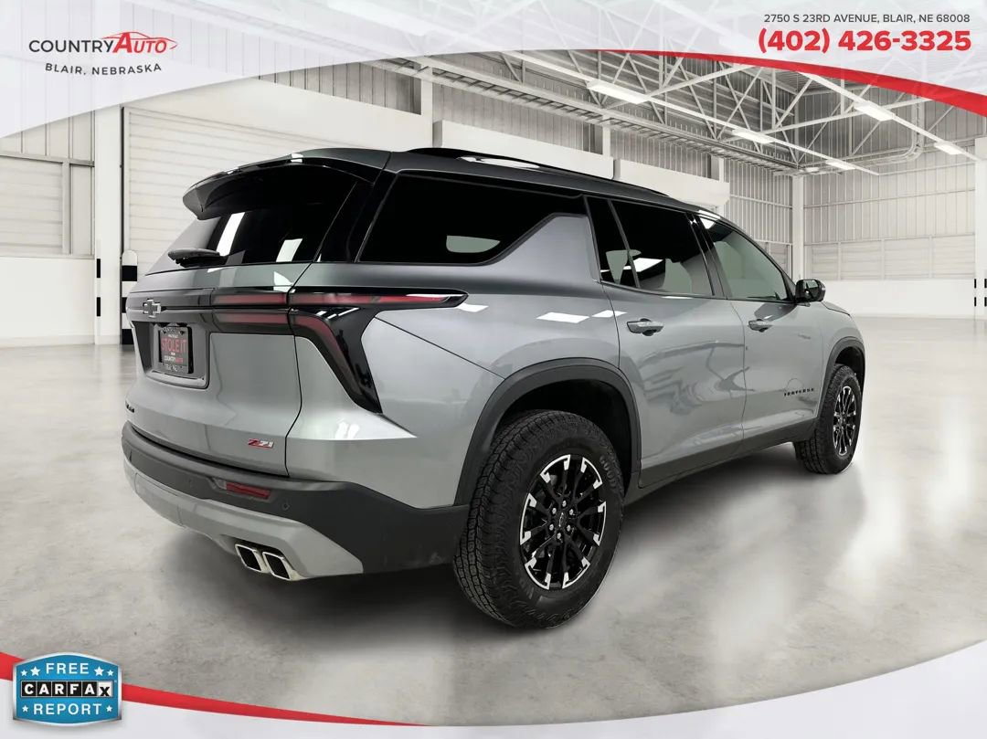 Used 2025 Chevrolet Traverse Z71 image 5