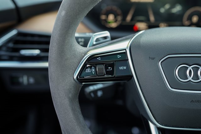 Used 2022 Audi e-tron GT Premium Plus image 29