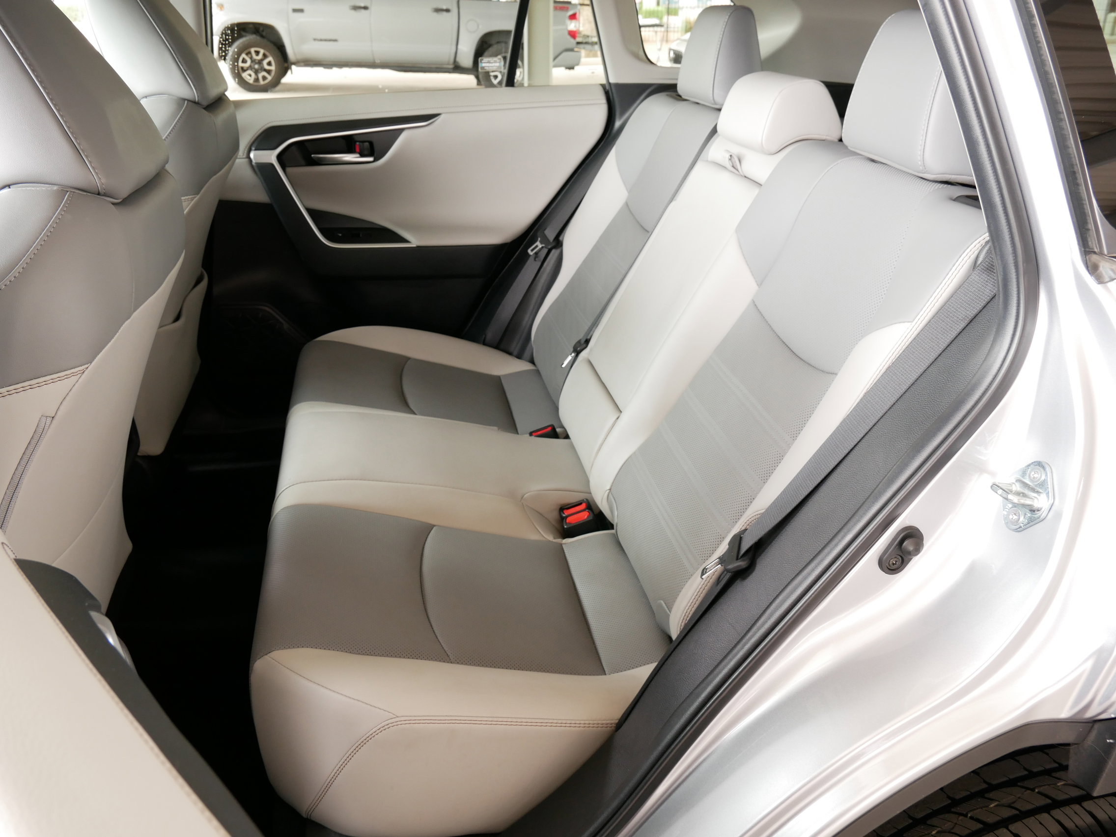 Used 2023 Toyota RAV4 Limited image 20