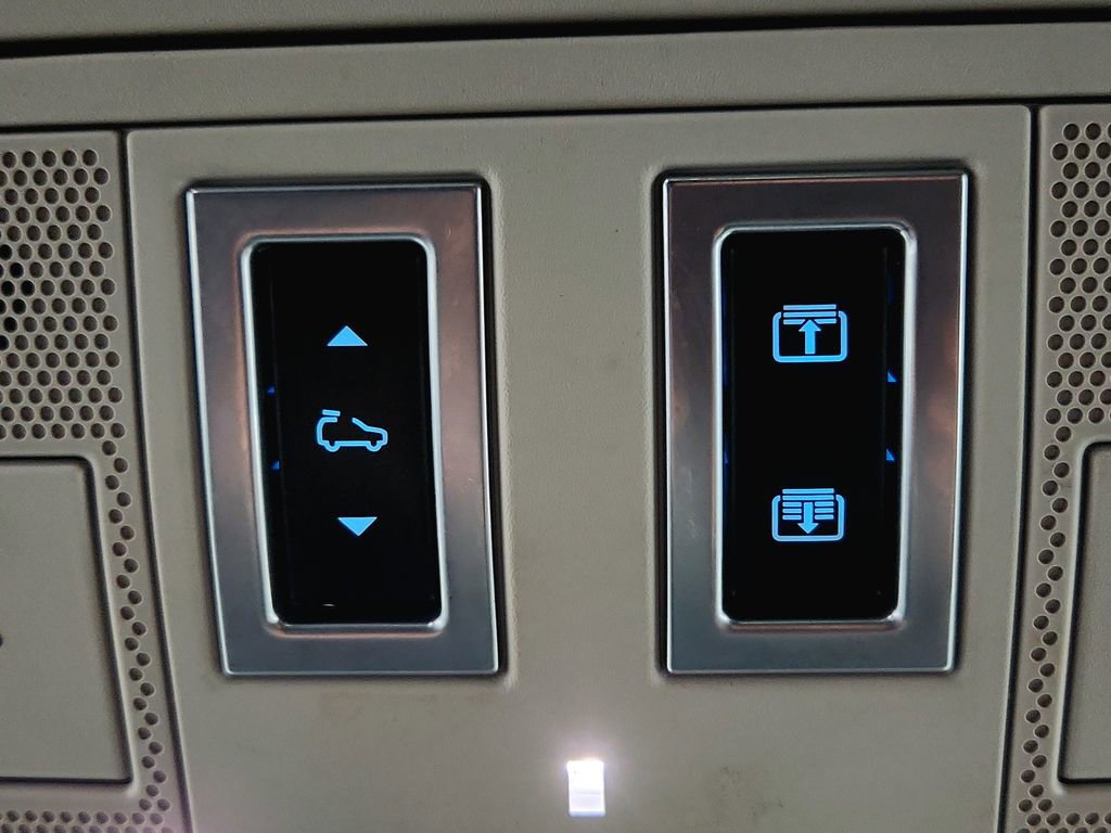 Used 2020 Jaguar F-PACE Premium image 19