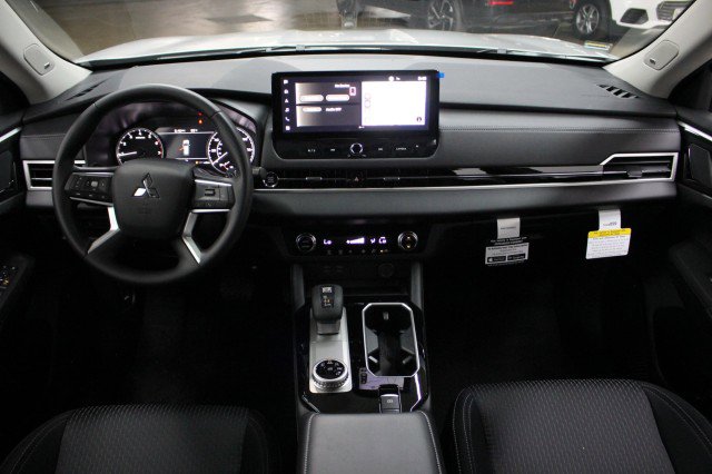 New 2026 Mitsubishi Outlander ES FWD image 20