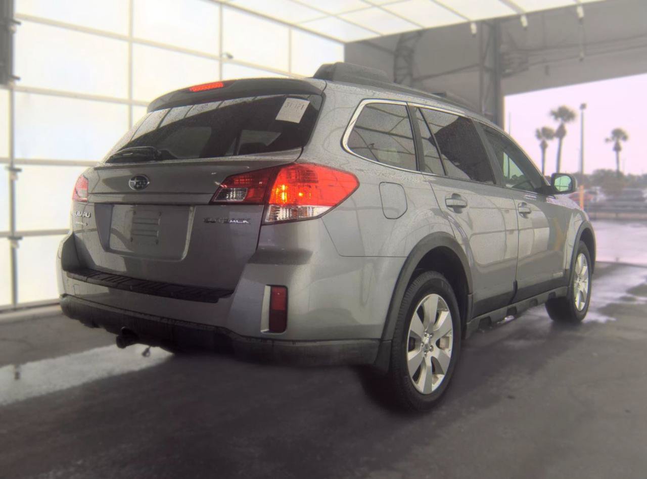 Used 2011 Subaru Outback 2.5i Premium AWD/4WD image 4