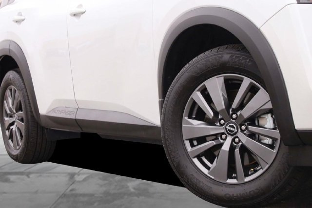 Certified 2025 Nissan Pathfinder SV w/ SV Premium Package FWD image 3