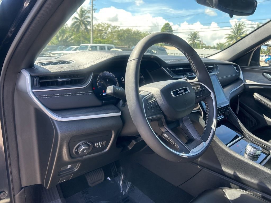 Certified 2024 Jeep Grand Cherokee Limited image 11