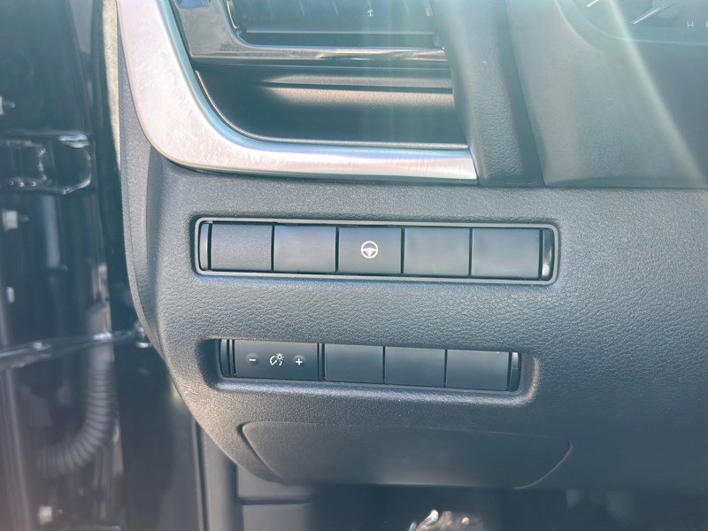 Used 2022 Nissan Rogue SV image 16