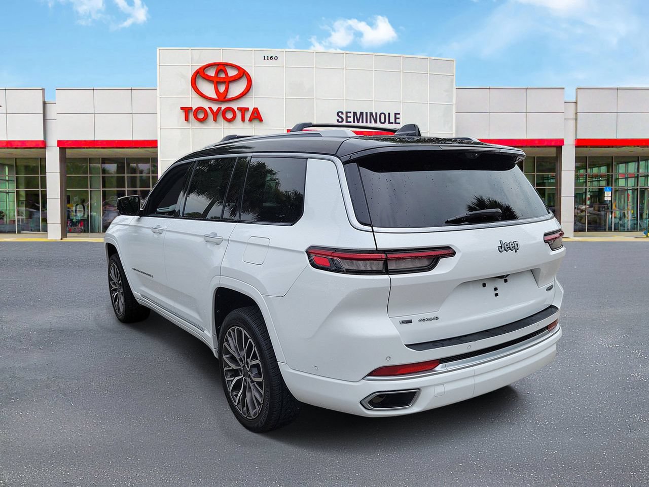 Used 2022 Jeep Grand Cherokee L Summit AWD/4WD image 4